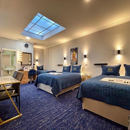 Jubilee Hotel Victoria London Exterior photo