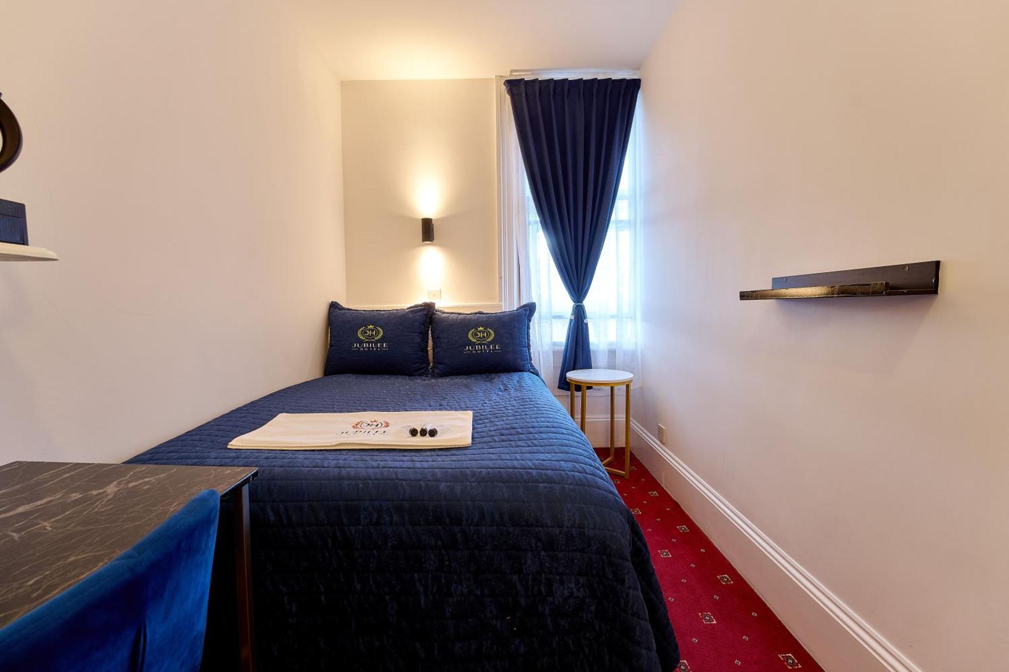 Jubilee Hotel Victoria London Exterior photo