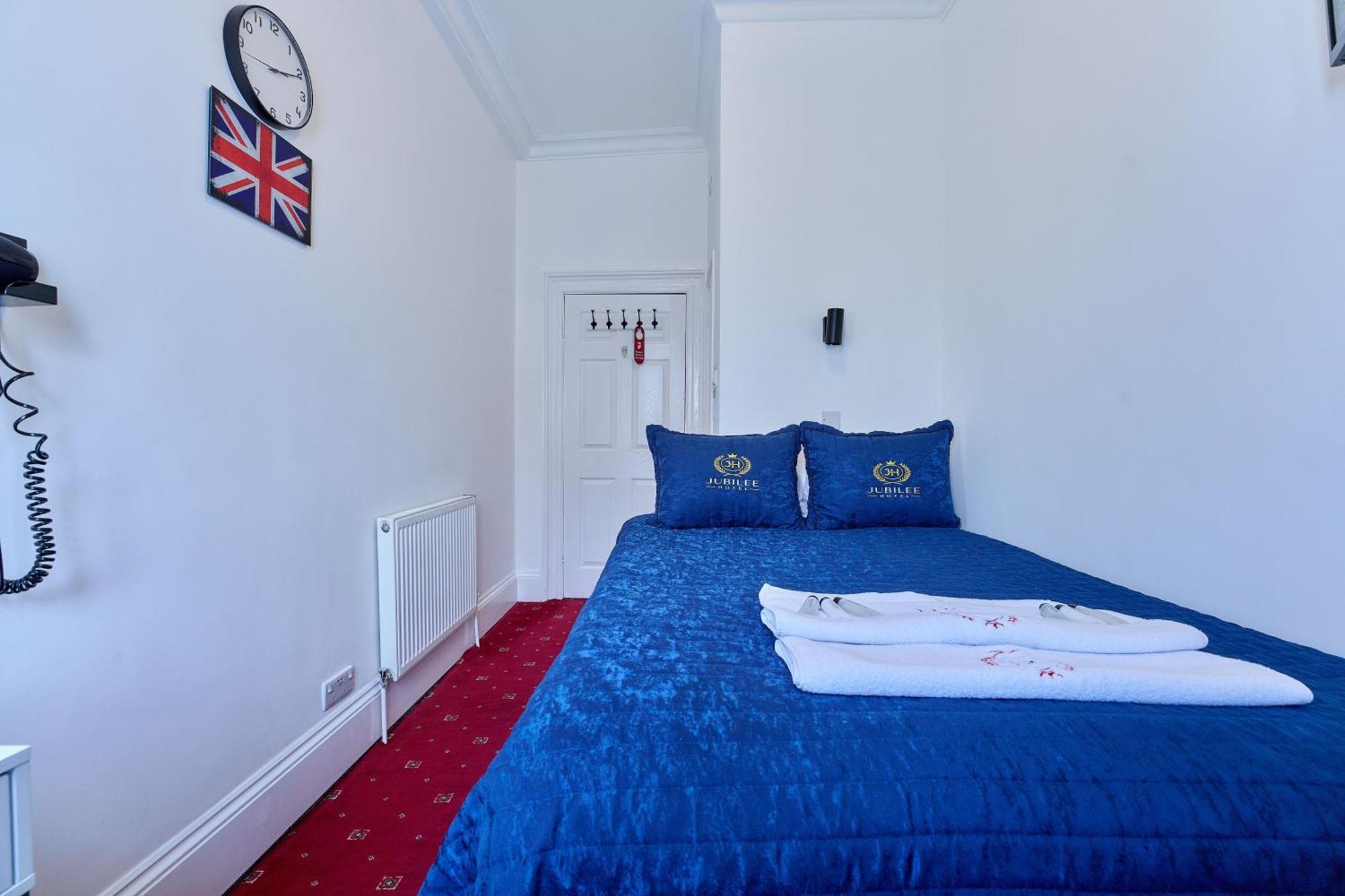 Jubilee Hotel Victoria London Exterior photo