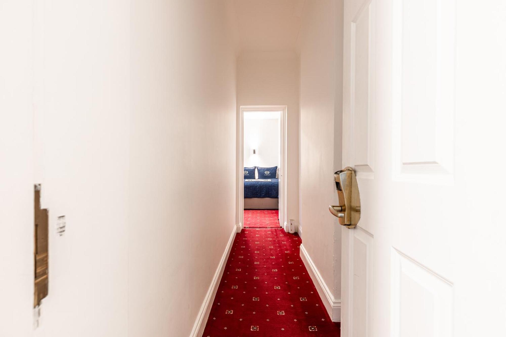 Jubilee Hotel Victoria London Exterior photo