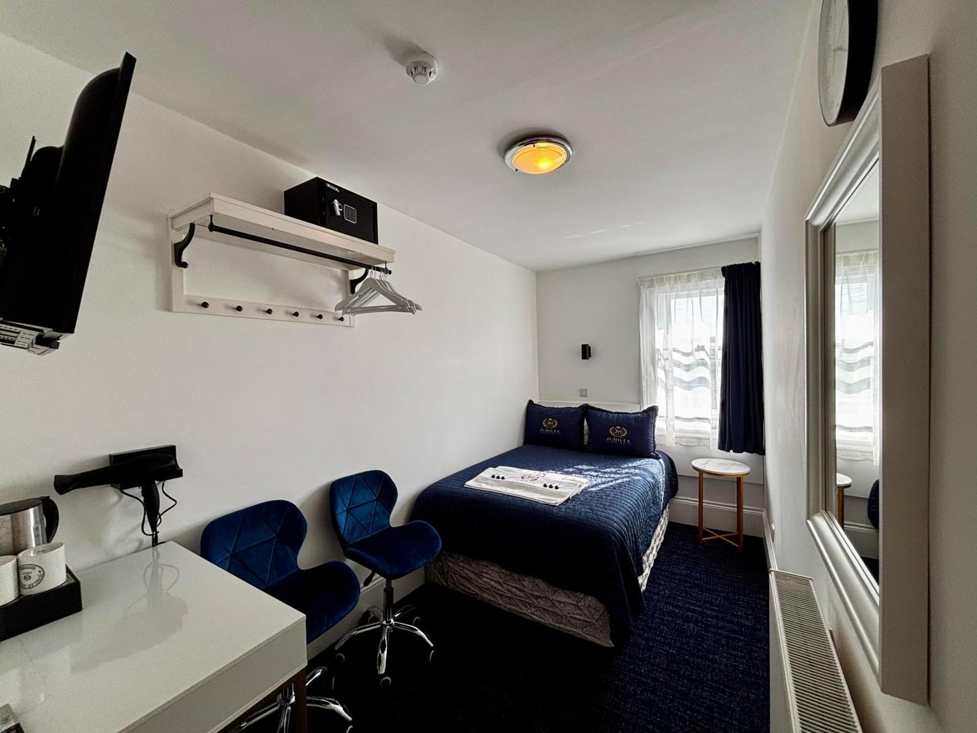 Jubilee Hotel Victoria London Exterior photo